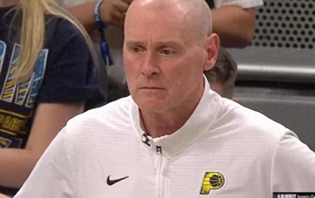 VAR判罚再引争议，阿贾克斯对阵阿森纳裁判判点引发巨大争议的简单介绍